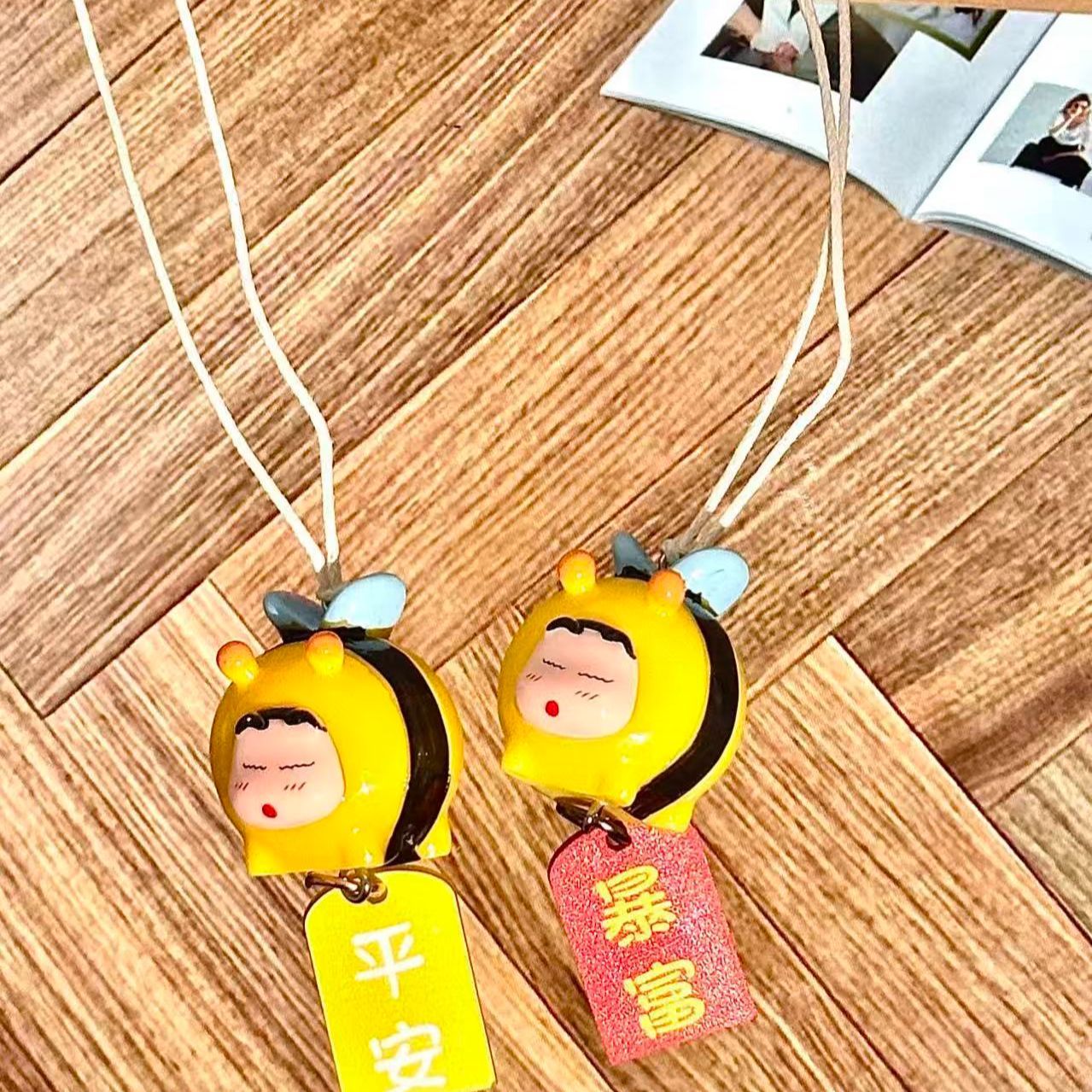 Crayon Shin-chan Bienen-Cospla – Car Mirror Bewertung und Preis