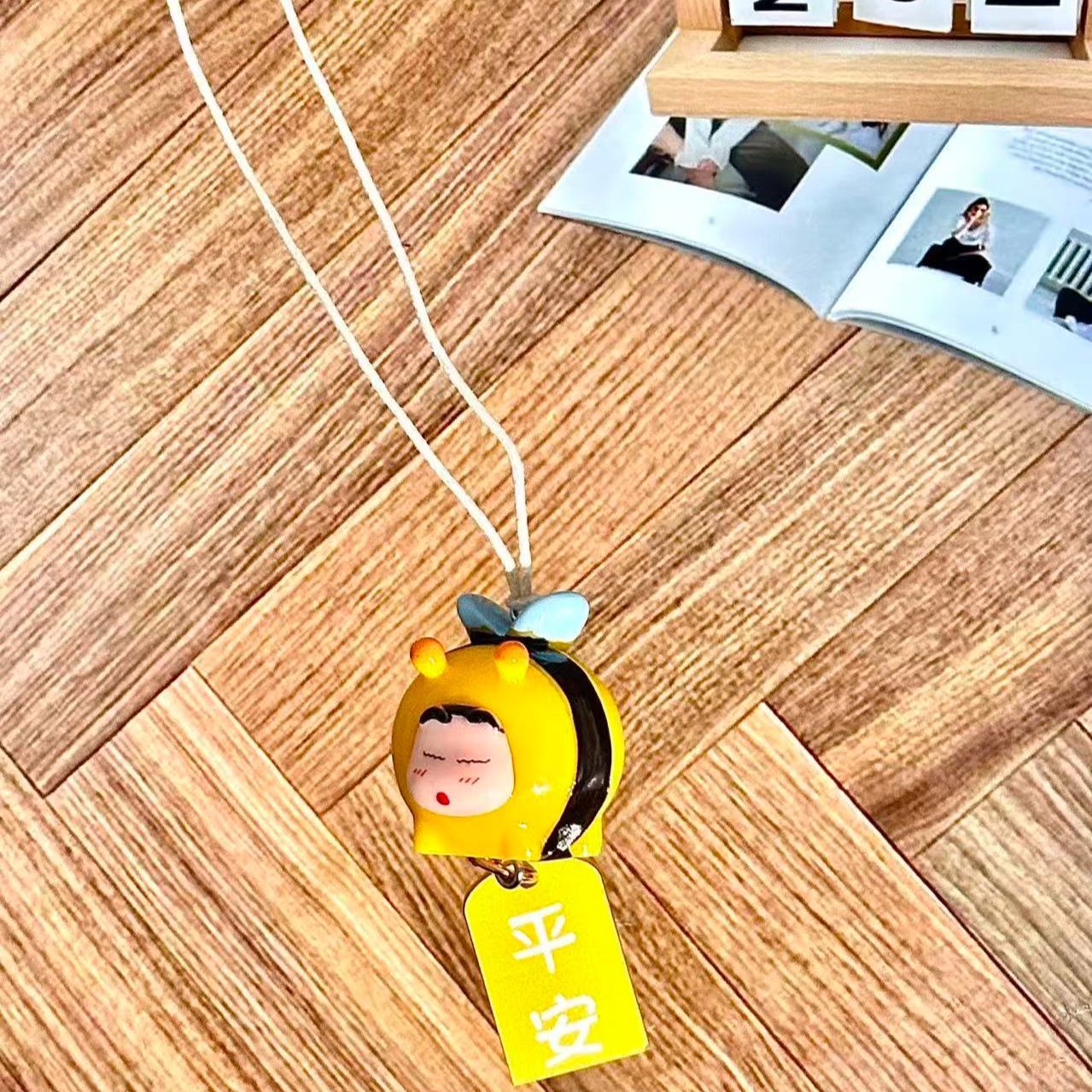 Crayon Shin-chan Bienen-Cospla – Car Mirror Bewertung und Preis